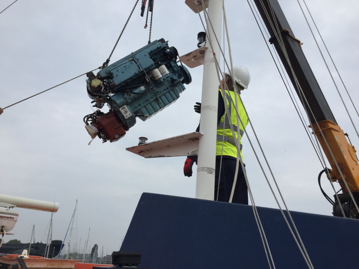 珀金斯發(fā)動(dòng)機(jī)操作和保養(yǎng)手冊(cè) 全系列港口機(jī)械用