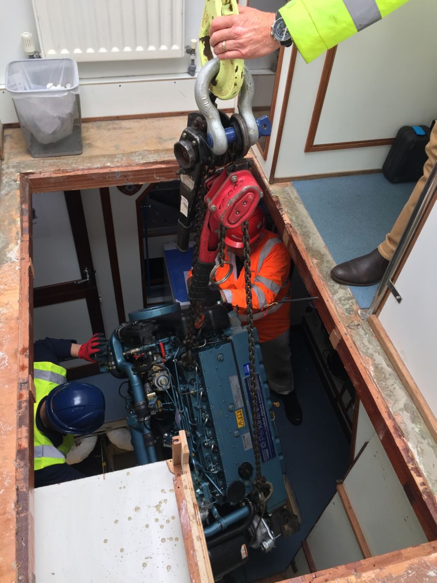 珀金斯發(fā)動(dòng)機(jī)操作和保養(yǎng)手冊(cè) 全系列港口機(jī)械用