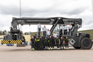 總部位于瑞典的Camblift現(xiàn)已推出其首臺(tái)正面吊產(chǎn)品