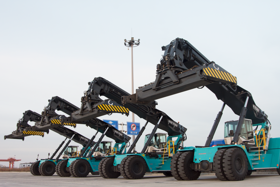 批量交付！KCL向中歐班列（沈陽(yáng)）集結(jié)中心成功交付4臺(tái)科尼正面吊！