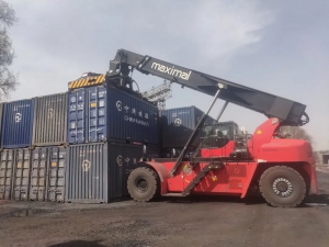 美科斯正面吊——助力構(gòu)建綠色鐵路物流