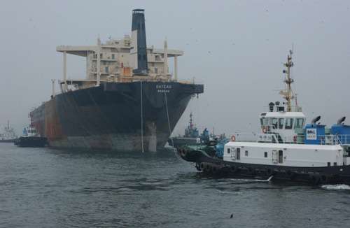 大連引領(lǐng)無動力30萬噸油輪