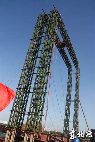 松浦大橋主塔龍門吊搭設(shè)完畢主塔正式開鉆準(zhǔn)備就緒