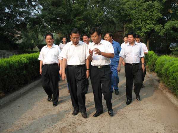 陜西省委書記趙樂際來土方機(jī)械公司視察工作
