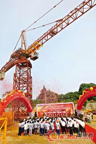 中聯(lián)D1100超大型塔機下線 創(chuàng)國內(nèi)第一