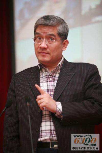 看清形勢 正確決策　郎咸平三一講學