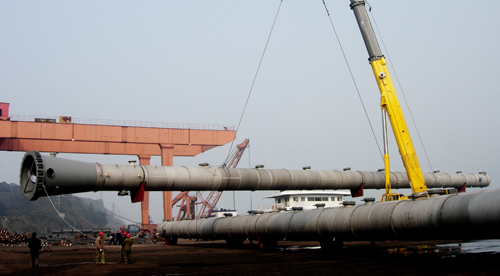 紅溪溝碼頭成功卸下一批超長(zhǎng)超重大件