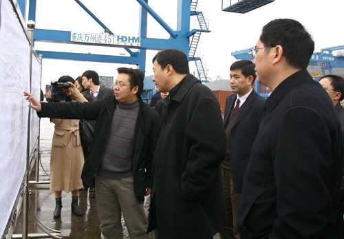 交通部領(lǐng)導(dǎo)來萬州港視察