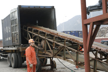 連云港新東方鐵礦砂散貨裝集裝箱散改集應(yīng)對(duì)金融危機(jī)