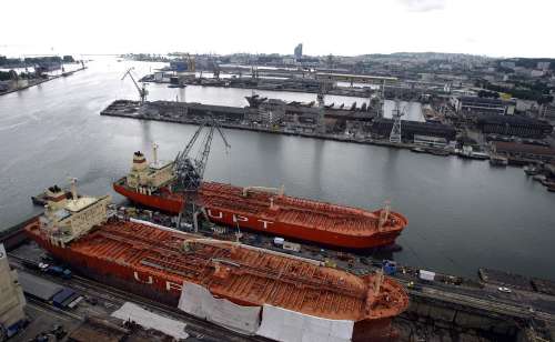 UIT1.36億美元收購波蘭兩家造船廠