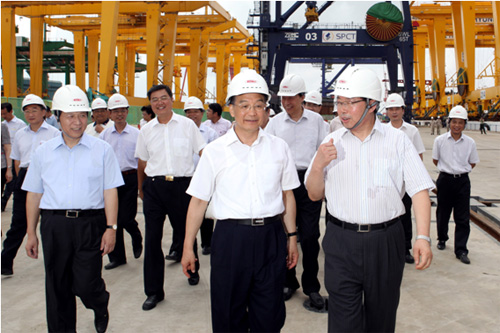 溫家寶總理到振華重工南通基地視察