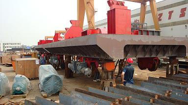 國內(nèi)跨度最大900噸門式起重機開始總拼