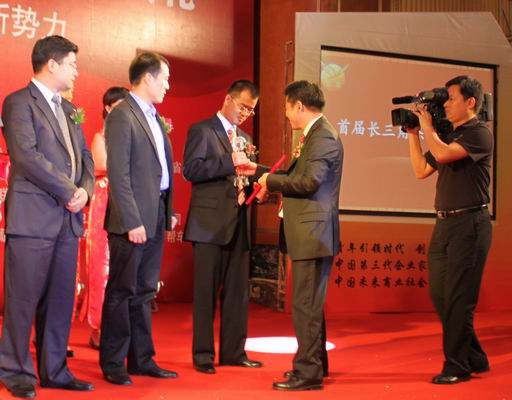 遠(yuǎn)東張希蘭榮獲“首屆長三角杰出青商”稱號