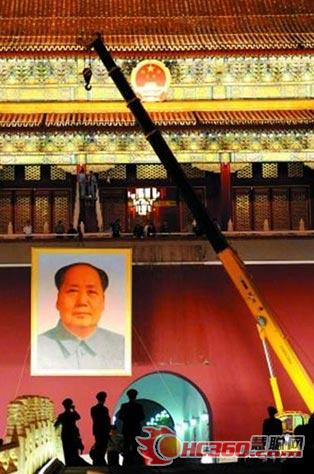 徐工重型起重機完成天安門毛主席像吊裝