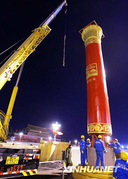 天安門廣場“團結(jié)柱”搬家不容易