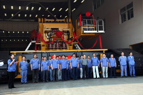 徐工千噸級履帶起重機成功推出