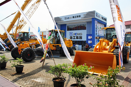 徐工亮相印尼中國機(jī)械貿(mào)易展覽會(huì)