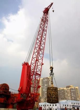 武漢船機(jī)兩型大噸位特種海事起重機(jī)完成試驗(yàn)