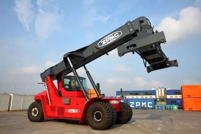 ZPMC自主研發(fā)新型正面吊獲客戶稱贊