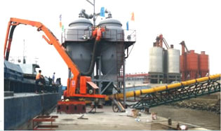 云天固定式氣力卸船機（浮碼頭式） 　