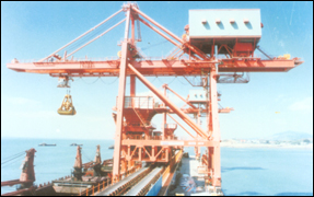 港盛橋式抓斗卸船機(jī)