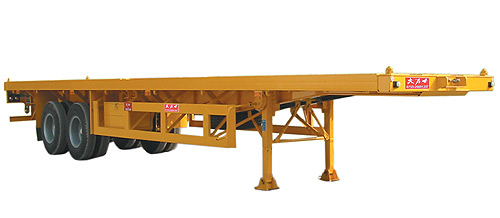 蛇口港口兩輛平板式半掛車