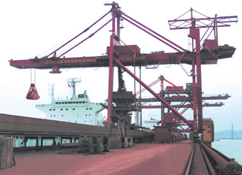 三和300T-1600T系列抓斗卸船機