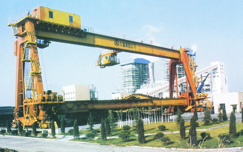 大連重工門式堆取料機