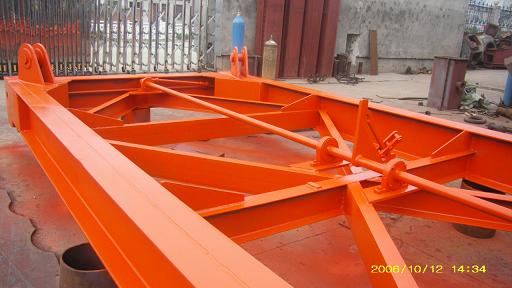 江蘇紫石半自動(dòng)拉索集裝箱吊具。