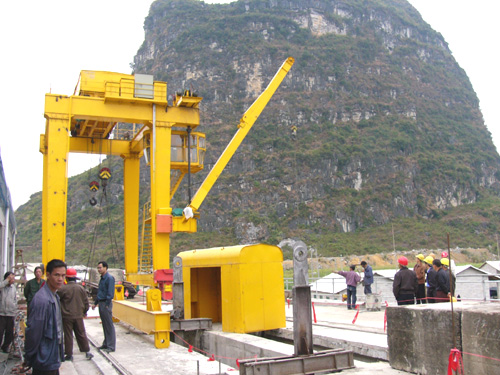 廣起牌其它專用起重機3