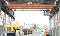 泰山起重:5-20t電動抓斗橋式起重機