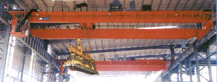 河南省盛華17.5+17.5噸旋轉(zhuǎn)電磁掛梁橋式起重機(jī) 17.5+17.5