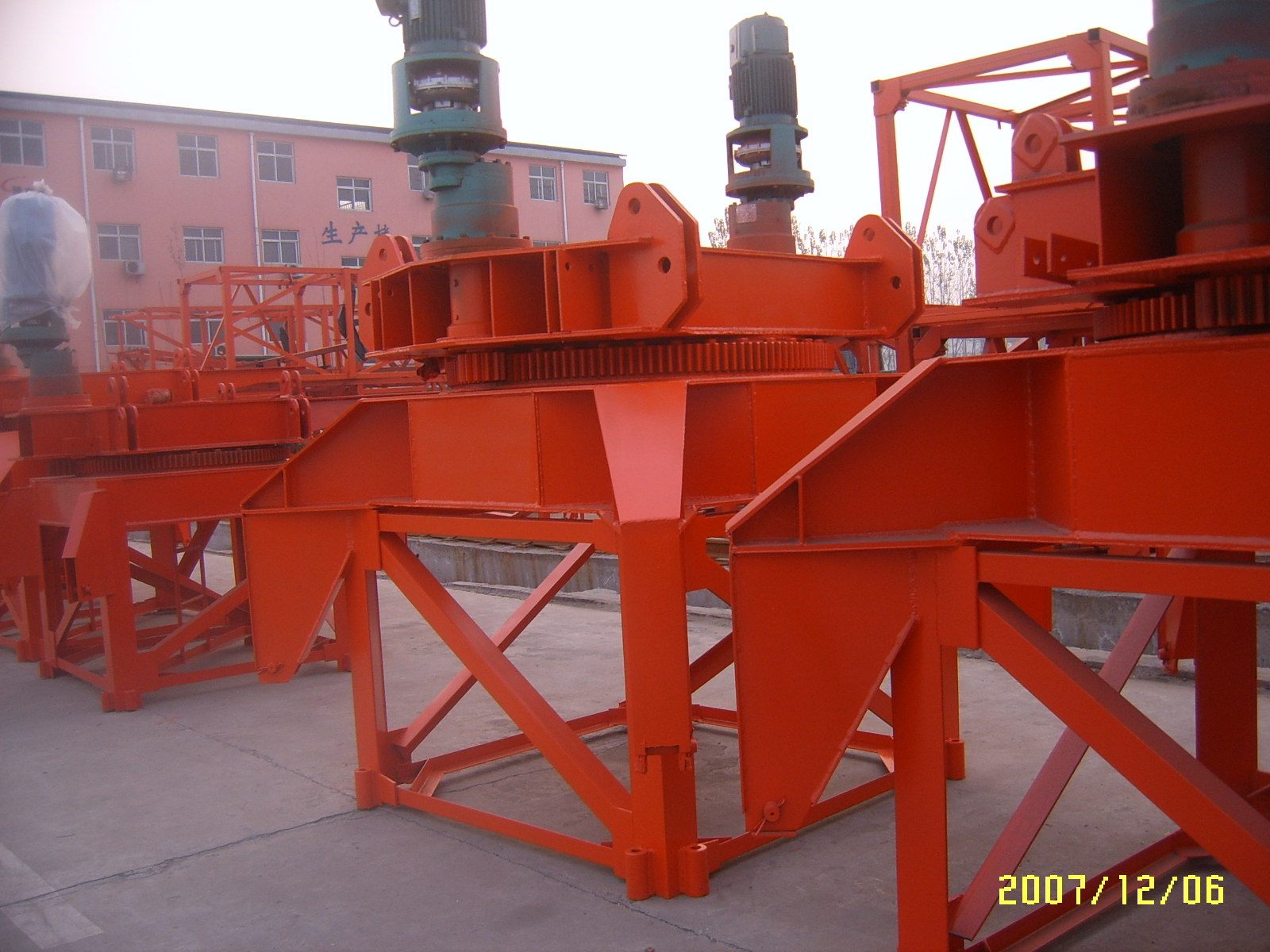 河南省中泉路橋中泉路橋?qū)I(yè)生產(chǎn)塔機