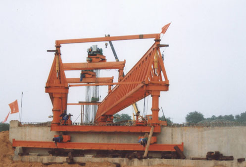 河南省中泉路橋40m/150t架橋機架30°斜橋 40m/150t