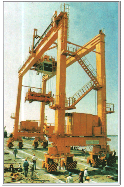 上海豪礦:40T輪胎式集裝箱龍門吊機(jī)