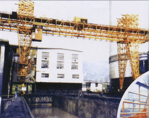 河南機器通用門式起重機