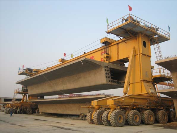 鄭州市華中900噸輪胎式提梁機(jī)