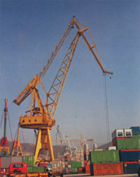 常州龍?jiān)撮T座起重機(jī) (40t四連桿系列)