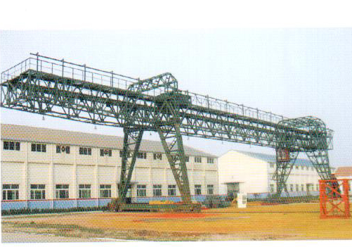 河南省機(jī)器雙主梁花架門式起重機(jī)