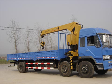 江蘇力福特:12噸伸縮臂隨車(chē)起重機(jī) SQ12SA4