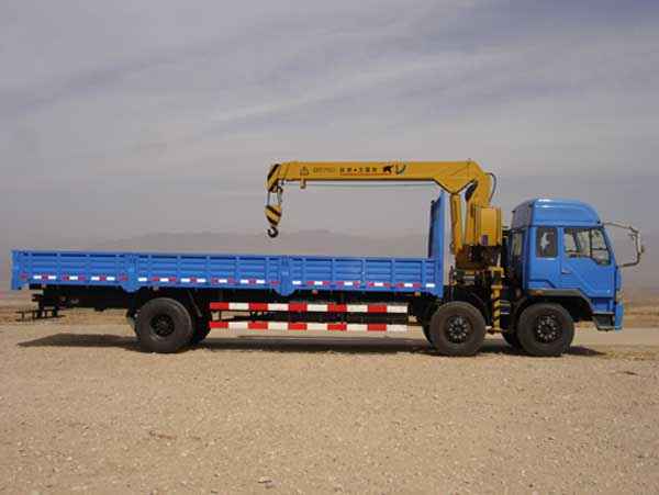 江蘇力福特:８噸伸縮臂隨車起重機 SQ８SA2