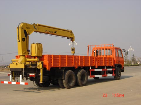 江蘇力福特:6噸伸縮臂隨車(chē)起重機(jī) SQ6SA3