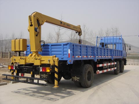 江蘇力福特:4噸伸縮臂隨車起重機 SQ4SA3