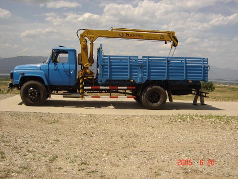 江蘇力福特:3.2噸伸縮臂隨車起重機(jī) SQ3.2SA2