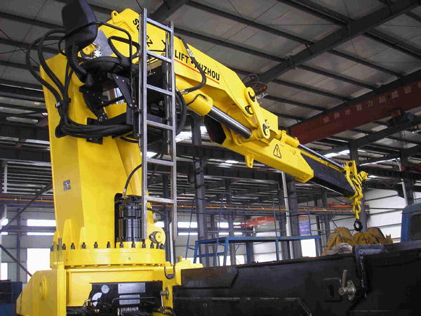 江蘇力福特:16噸折疊臂隨車(chē)起重機(jī) SQ16ZA4