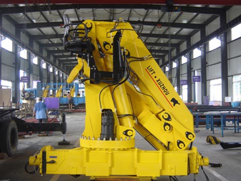 江蘇力福特:12噸折疊臂隨車(chē)起重機(jī) SQ12ZA4