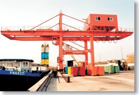 上海振達(dá):集裝箱起重機(jī)