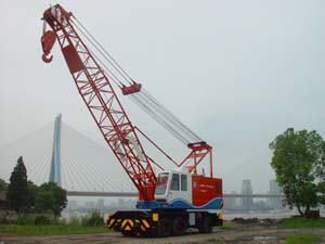 長(zhǎng)航紅光:唐山恒遠(yuǎn)全數(shù)字直流調(diào)速50噸輪胎起重機(jī)2