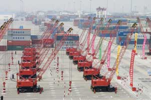 長(zhǎng)航紅光:D2LQ25港口輪胎起重機(jī) D2LQ25