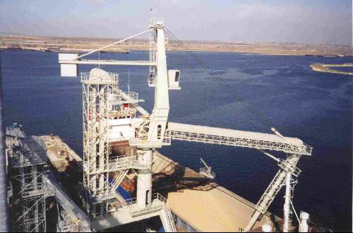 長航紅光:1000噸/小時(shí)裝船機(jī)